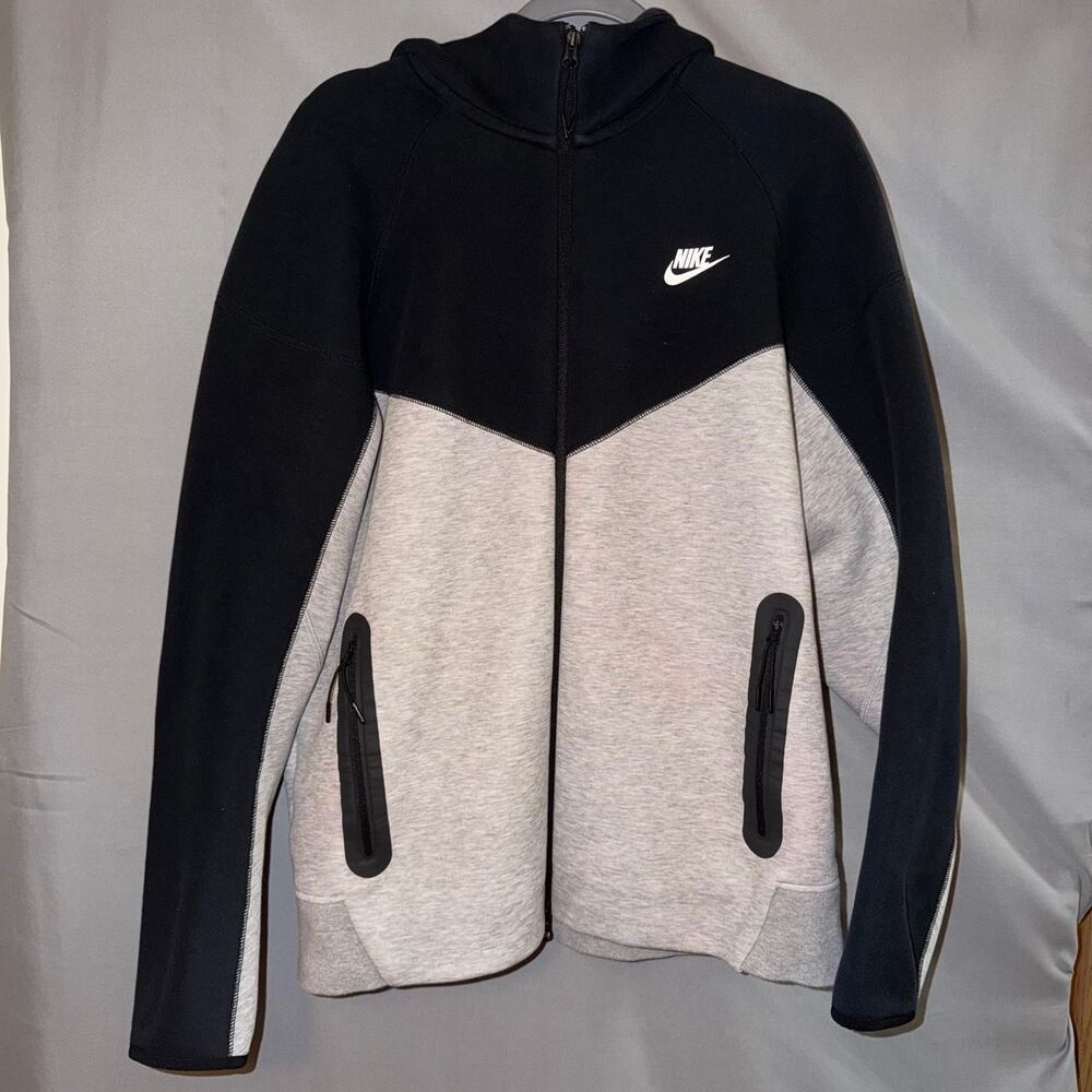 Nike Tech Fleece Full-Zip Windrunner in Black and Gray